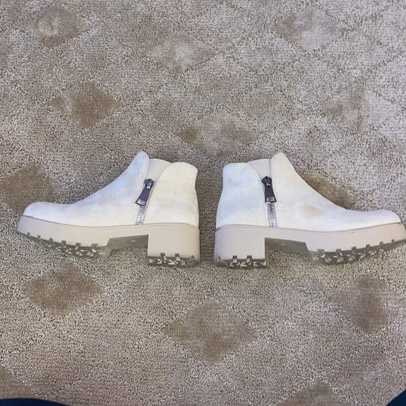 CUSHIONAIRE Women's Portia slip on boot +Memory Foam - Picture 11 of 11